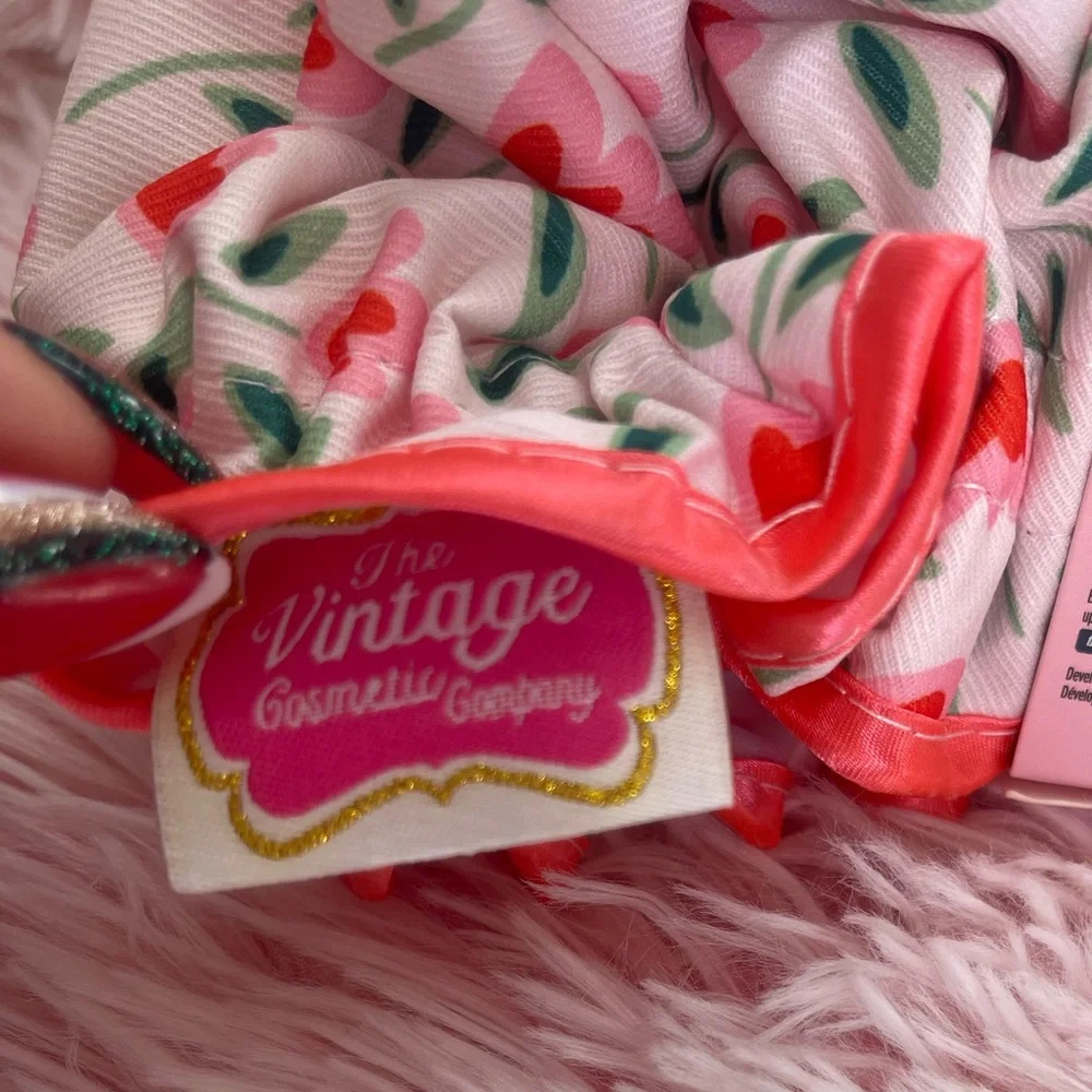 The Vintage Cosmetic Shower Cap - Picture 4 of 4
